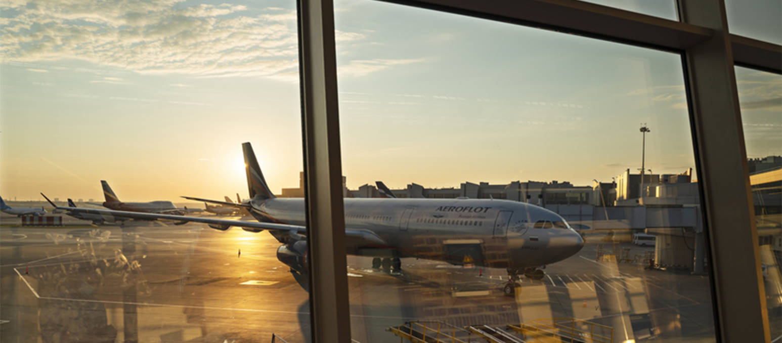 Traveling by plane with your bike: pros, cons, and smarter alternatives