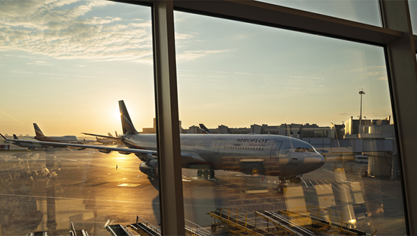 Traveling by plane with your bike: pros, cons, and smarter alternatives